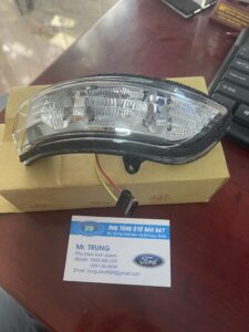 ĐÈN XY NHAN LƯNG GƯƠNG FORD ECAP 2.3 2010