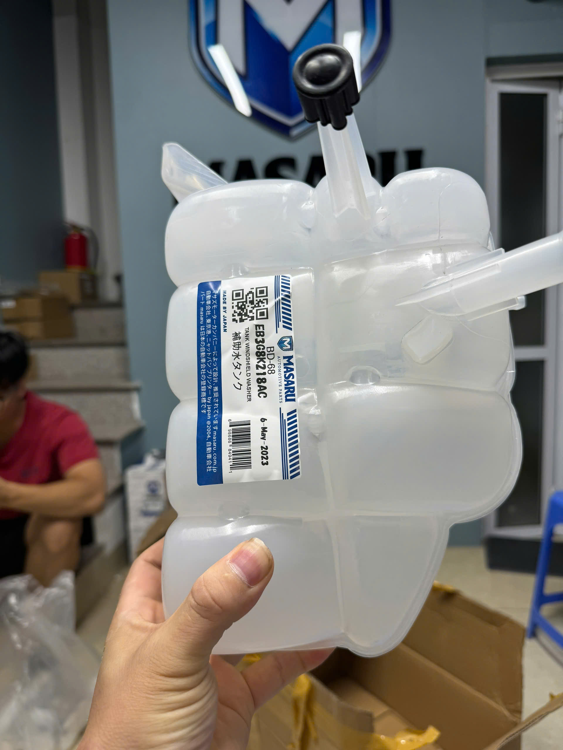 Bình Nước Phụ Ford Ranger 2.2/3.2 2015-2020: Hướng Dẫn Chọn Mua Và Sử Dụng Hiệu Quả